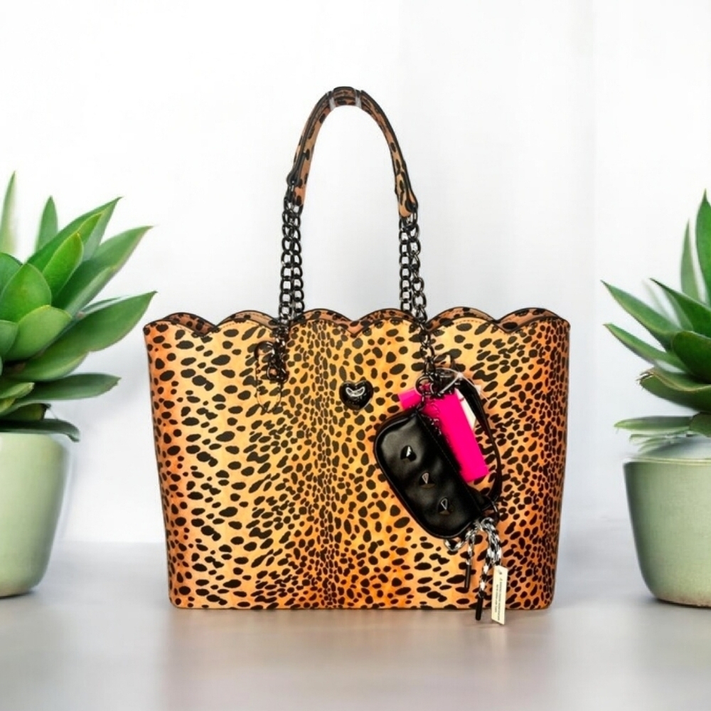 🖤▪️Betsey Johnson ▪️XOTOTE-L  Leopard Print 2pc Tote with Black Bag Charm